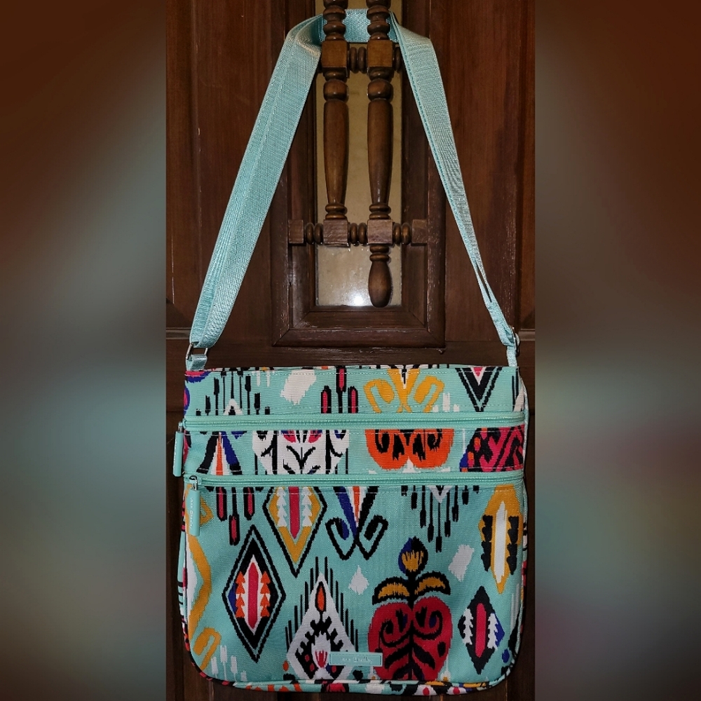 NWOT Vera Bradley Triple Zip Hipster in Pueblo